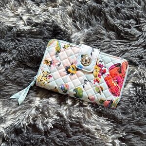 Vera Bradley Women's Iconic RFID Turnlock Wallet, Signature Cotton Like New